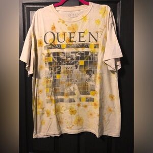 Queen Graphic Tee - Yellow Floral Vintage-Style Men’s Shirt
Distressed look